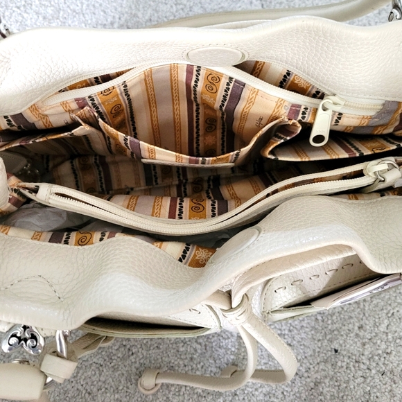 ✨Beautiful Brighton Lolita Masterpiece Ivory 3D Embroidered Shoulder Handbag✨ - Picture 4 of 11